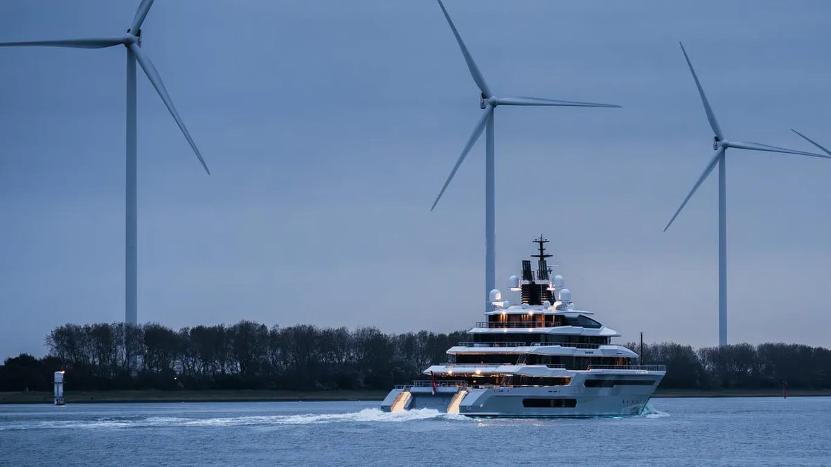 gabe newell superyacht