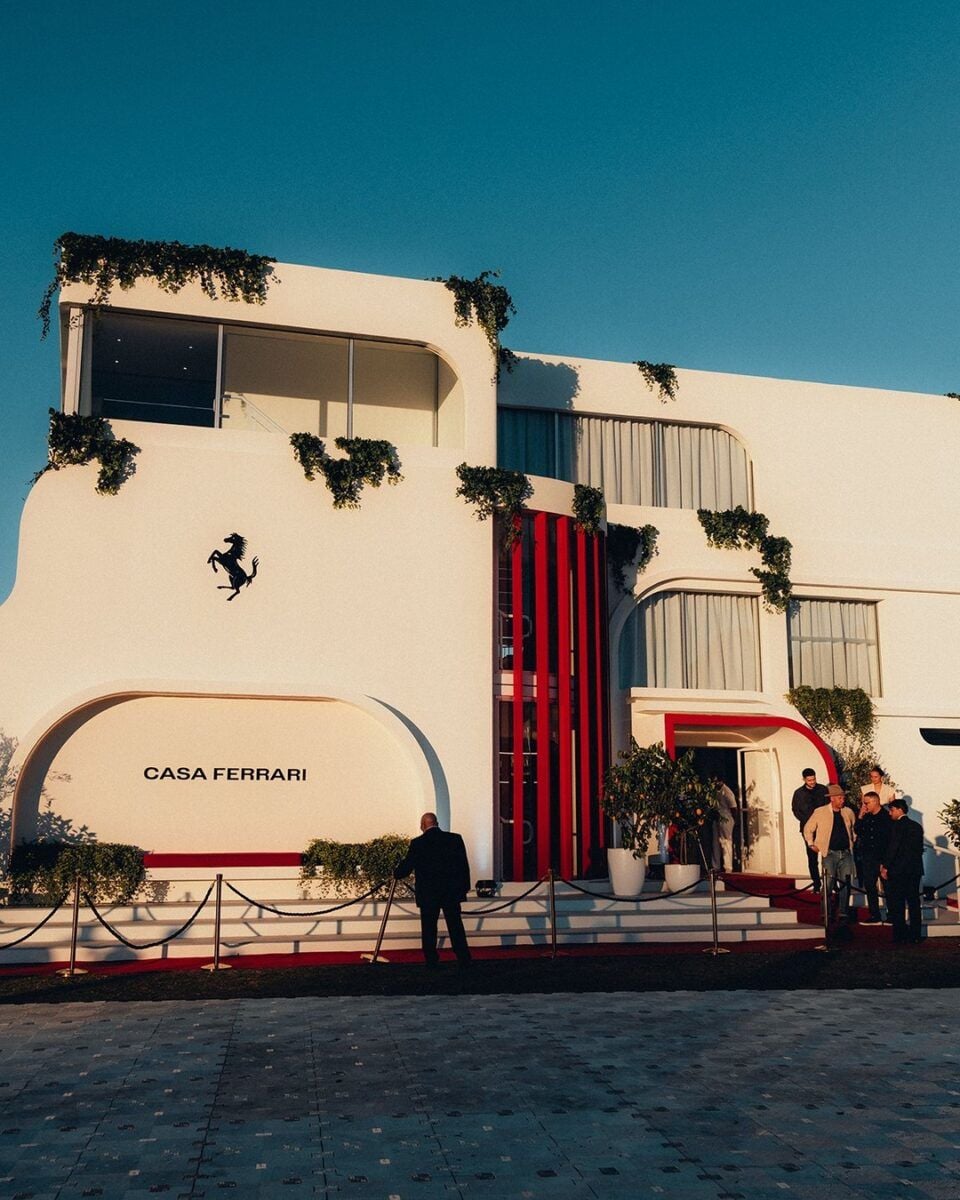 Lewis Hamilton Casa Ferrari.jpg