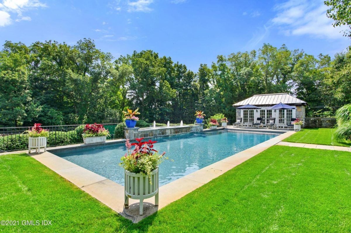 tommy hilfiger stonehill 435 429 round hill road greenwich CT
