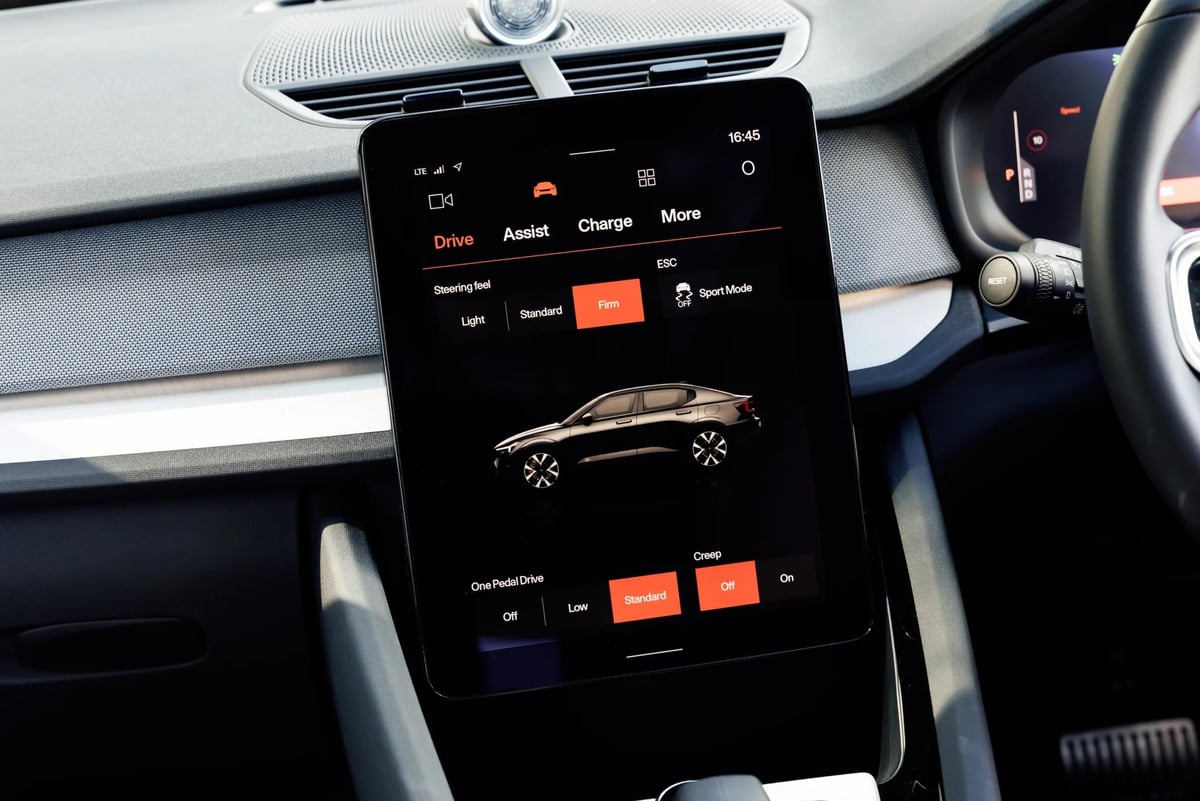 Polestar 2 display