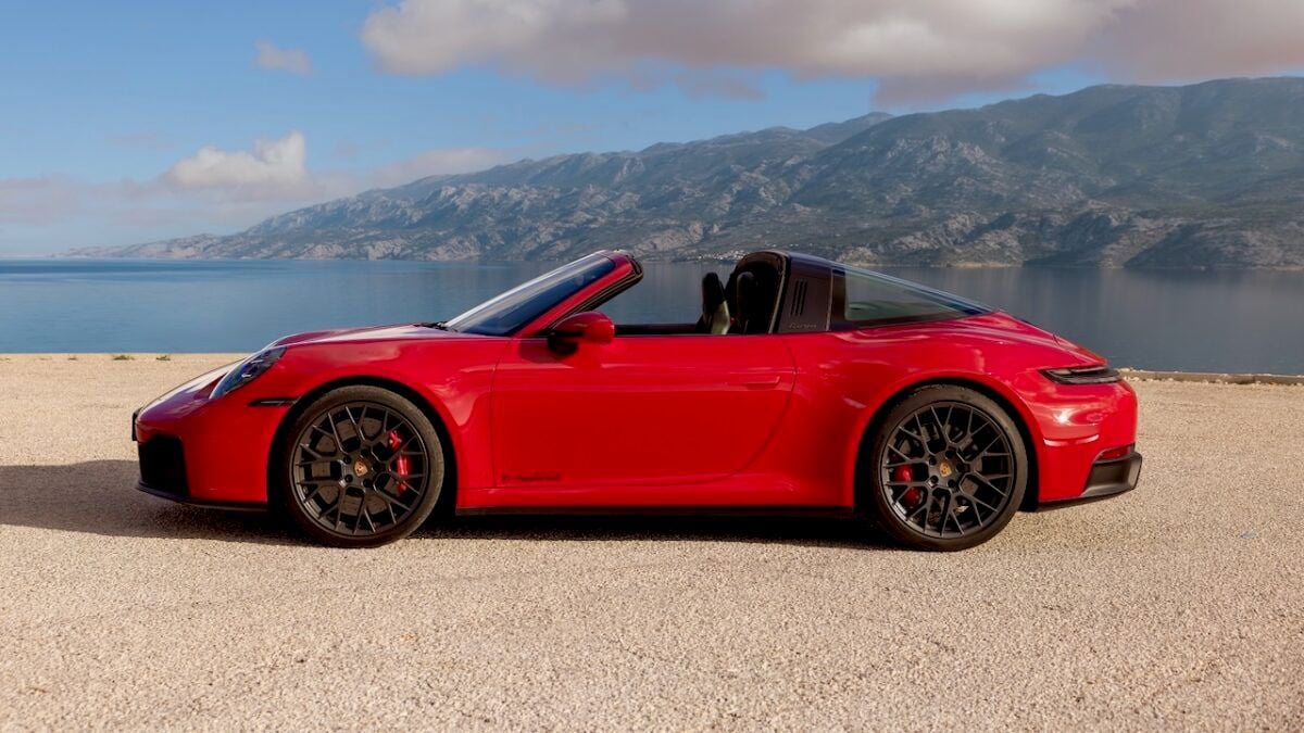 Porsche 911 T-Hybrid GTS Targa 4