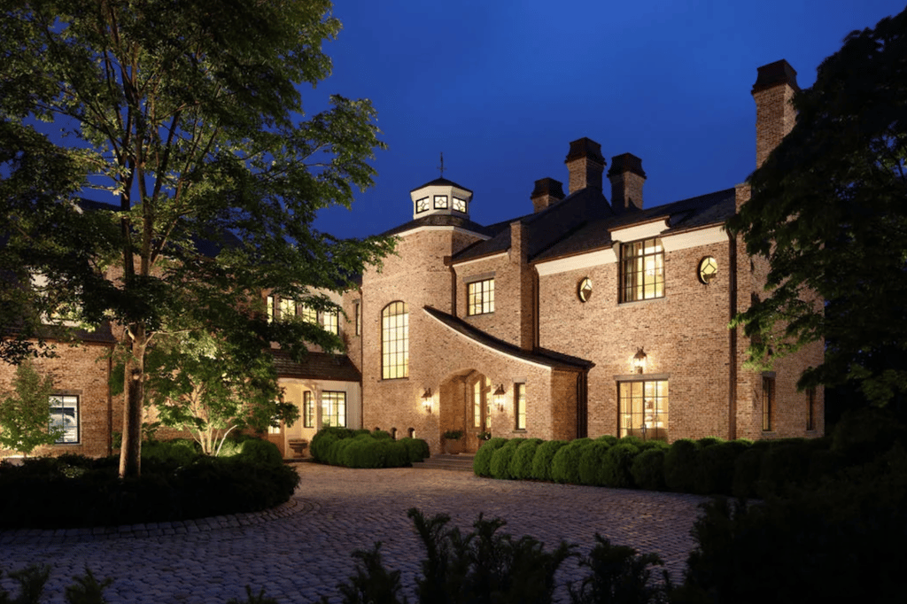 A view of a stone building