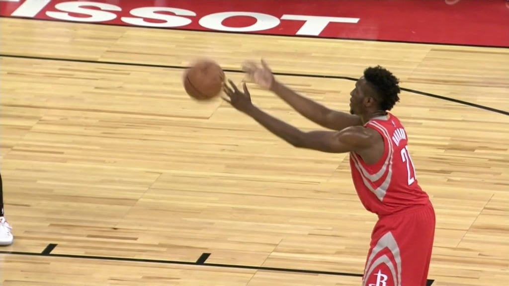 Chinanu Onuaku Sinks Two Underarm Free Throws on His NBA Debut