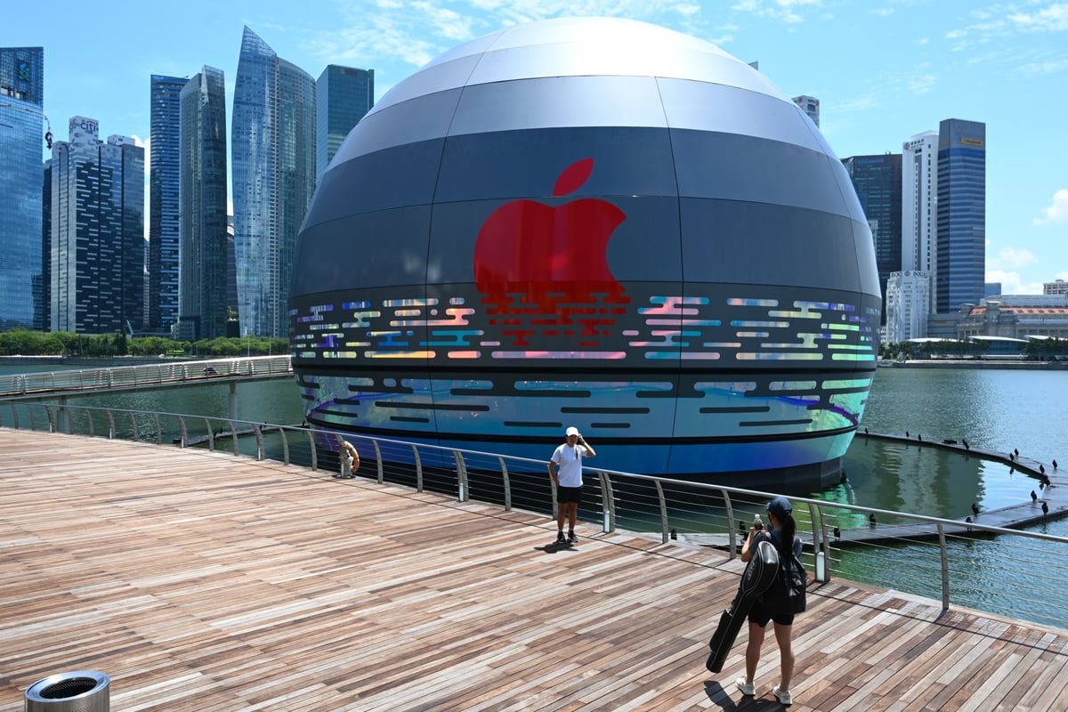 Apple Floating Store - Marina Bay Sands, Singapore