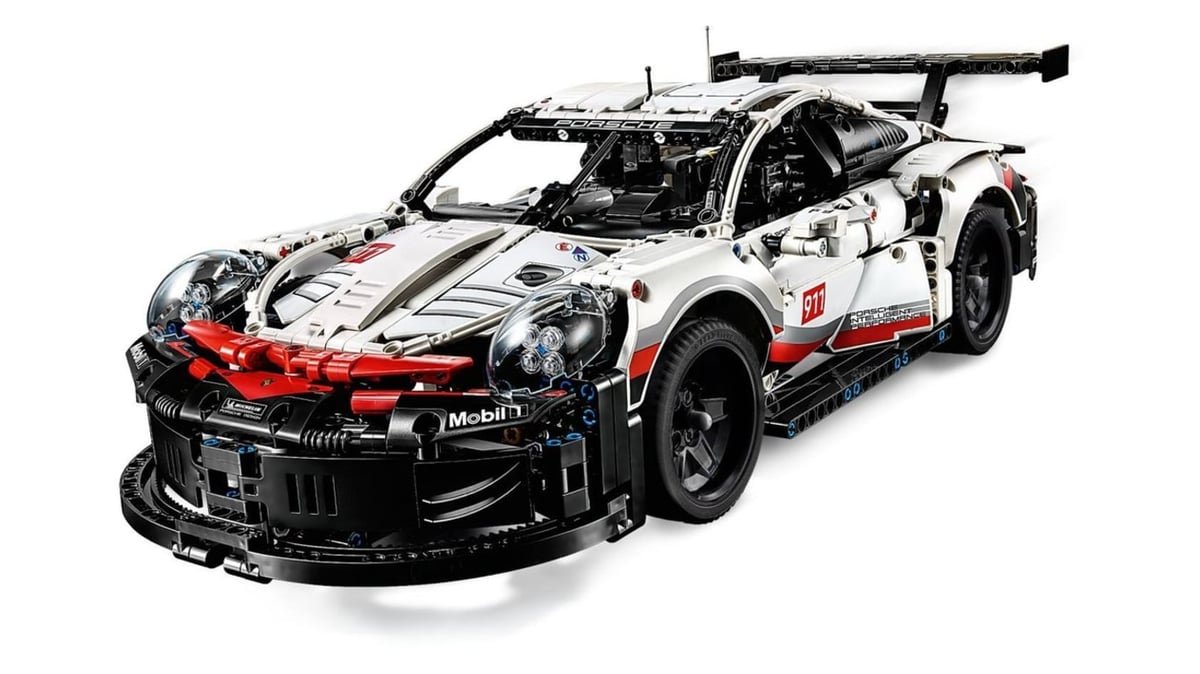 LEGO Release An Insanely Authentic 1,580-Piece Porsche 911 RSR Kit