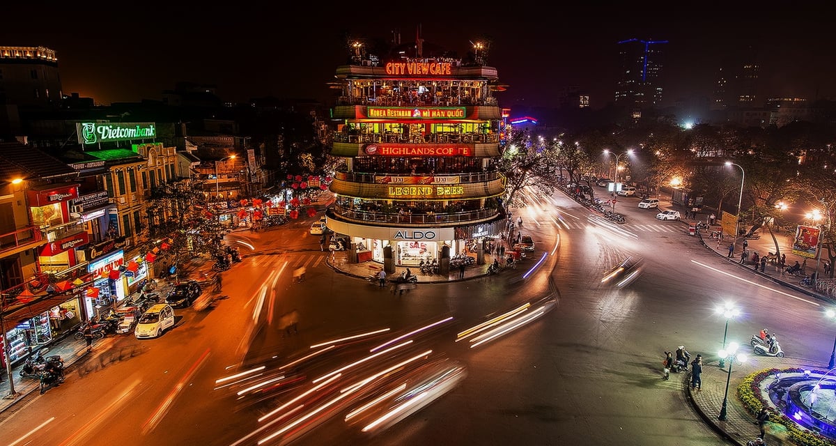 A city street filled with traffic at night