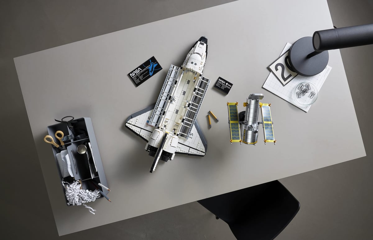 LEGO NASA Space Shuttle Discovery Kit 2,354 Pieces