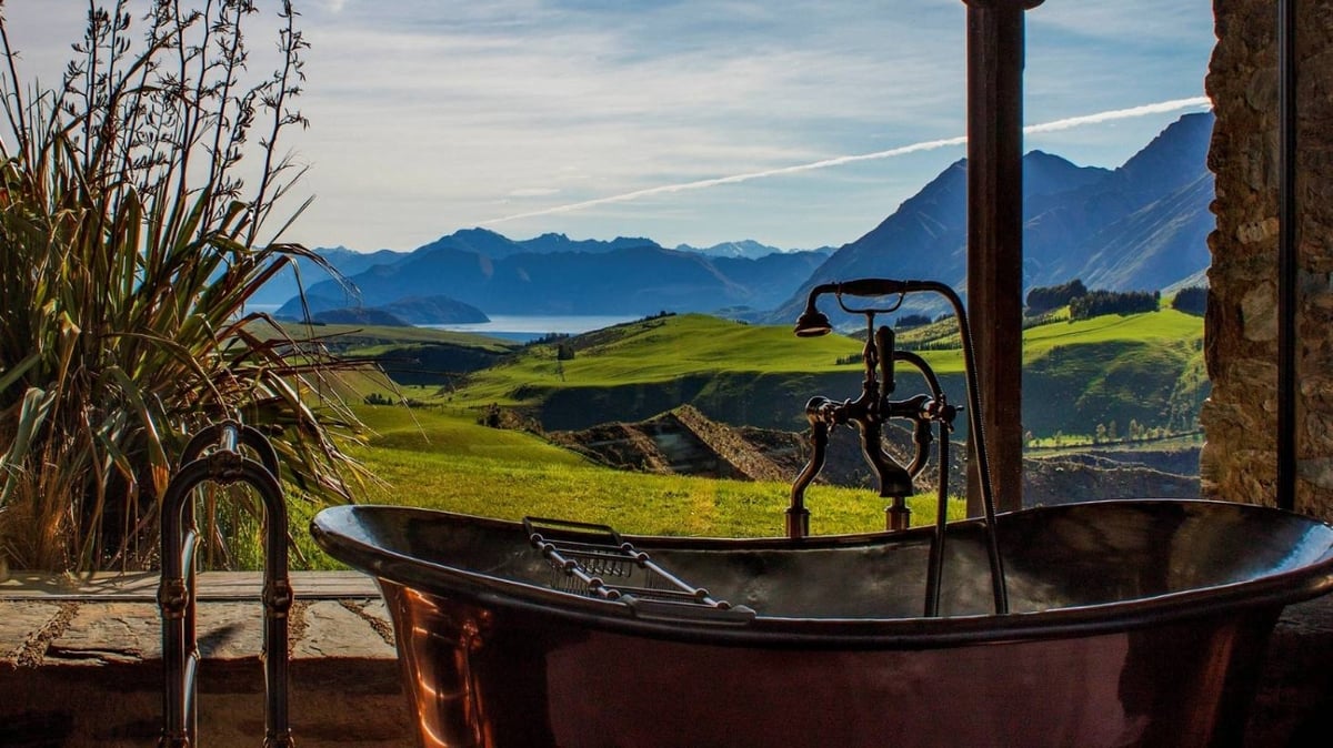 14 Best Hotels New Zealand Has To Offer For Luxury & Adventure