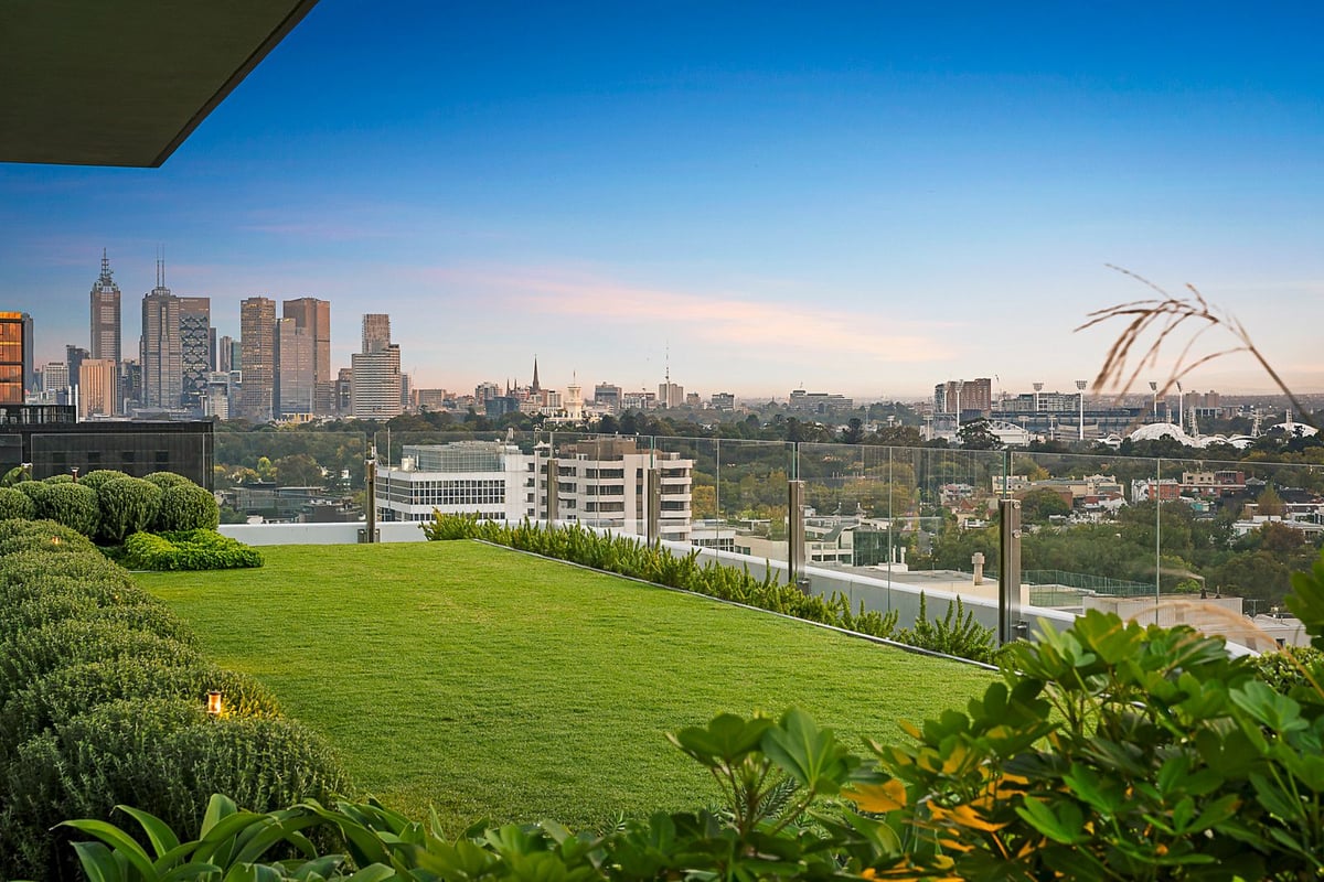 On The Market 18/478 St Kilda Road Melbourne