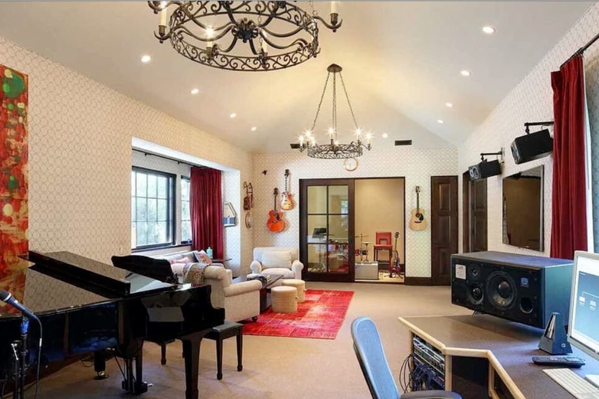 the rock's beverley park mansion - inside