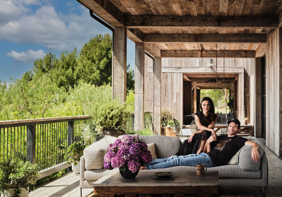 ashton kutcher and mila kunis los angeles farm house