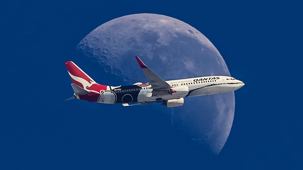 Qantas Moon Flight Supermoon Scenic