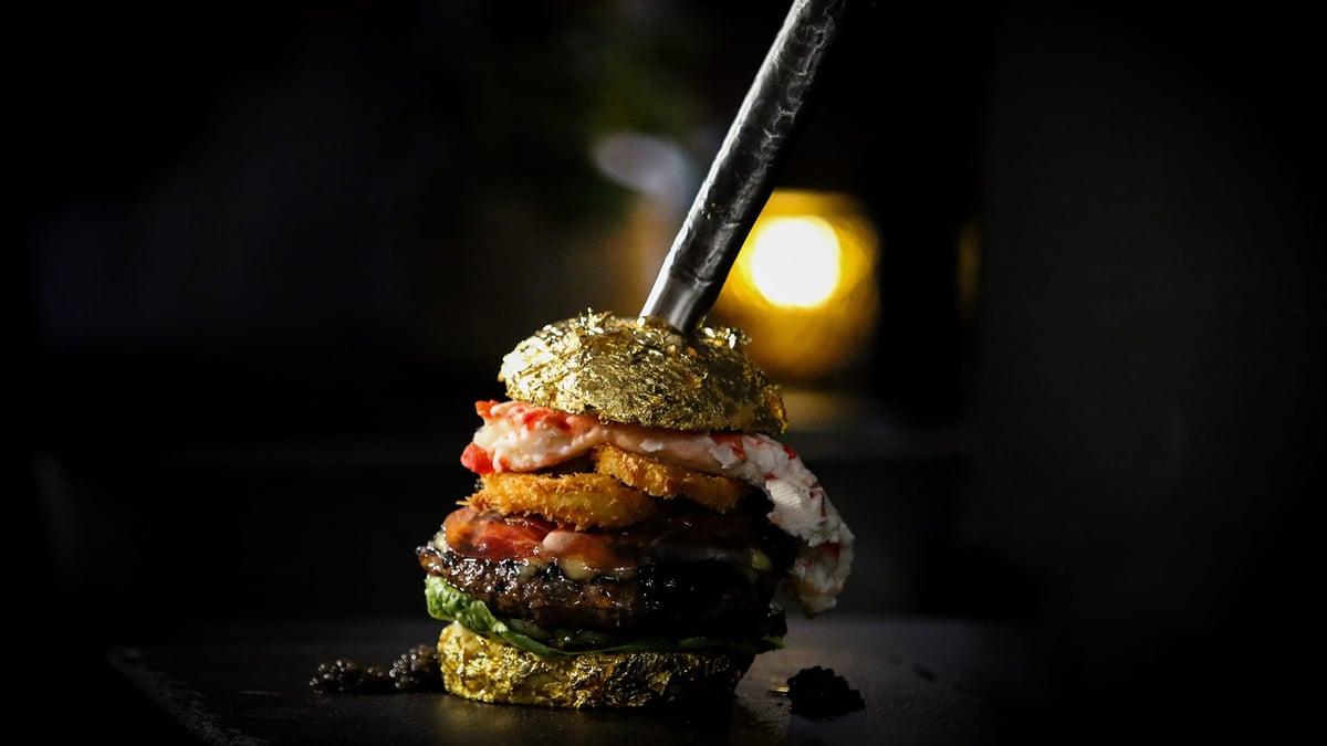 Worlds Most Expensive Burger De Daltons Golden Boy