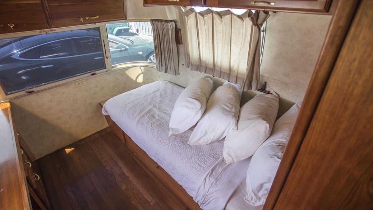 tom hanks 1992 airstream trailer bed