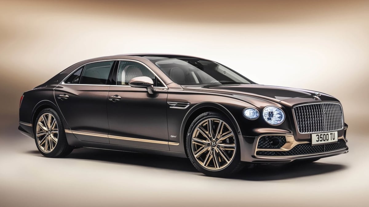 The Bentley Flying Spur Hybrid Is A Land-Yacht From The Future