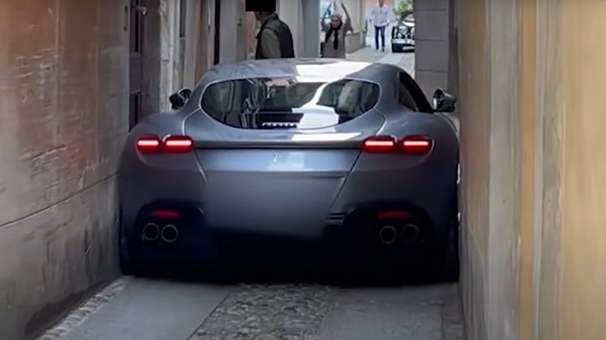 Ferrari Roma Stuck Narrow Italian Street Alley 1