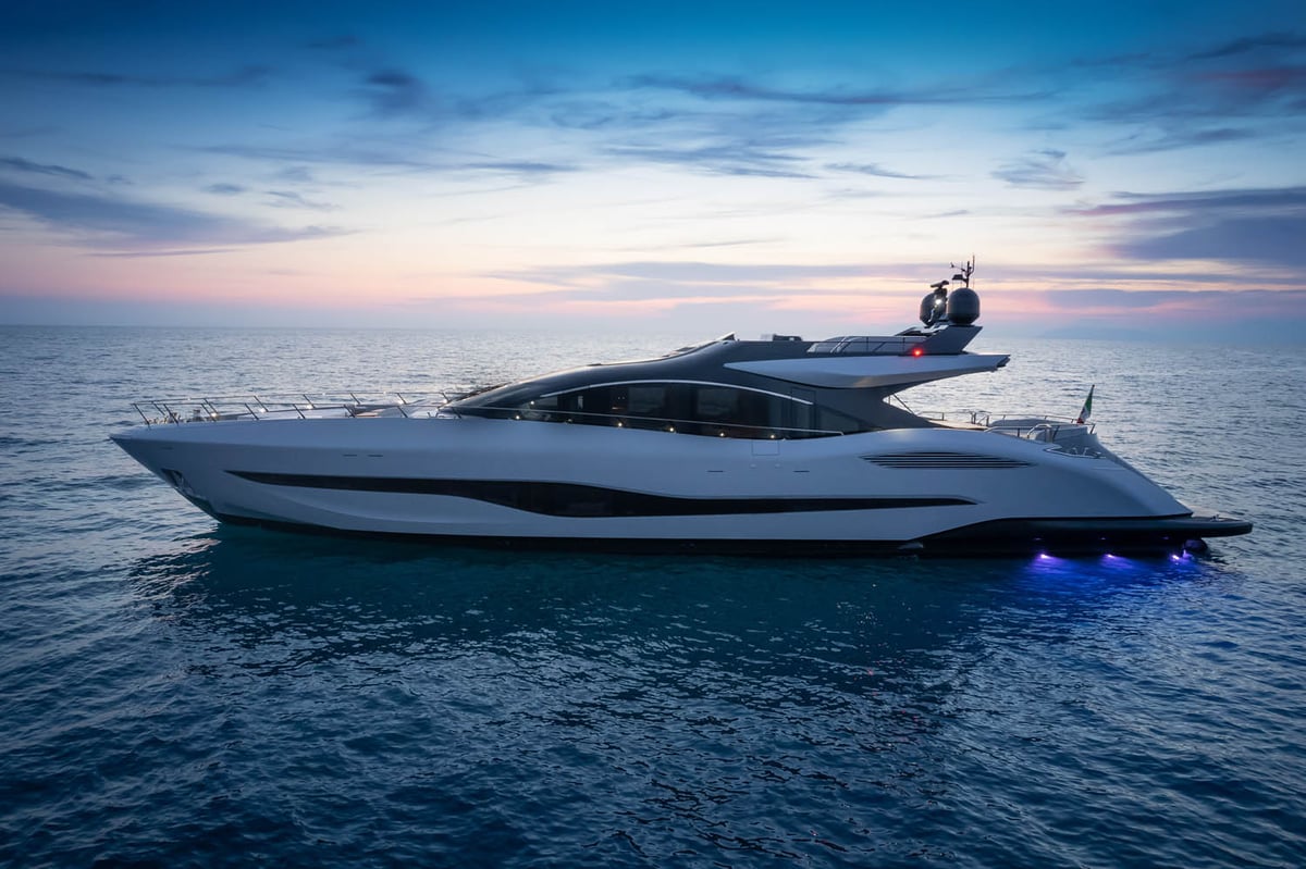 Mangusta 104REV exteriors 1