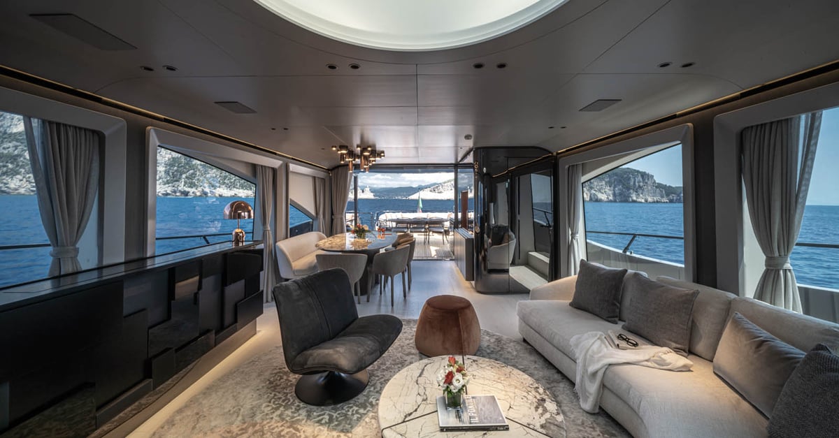 Mangusta 104REV interiors 4