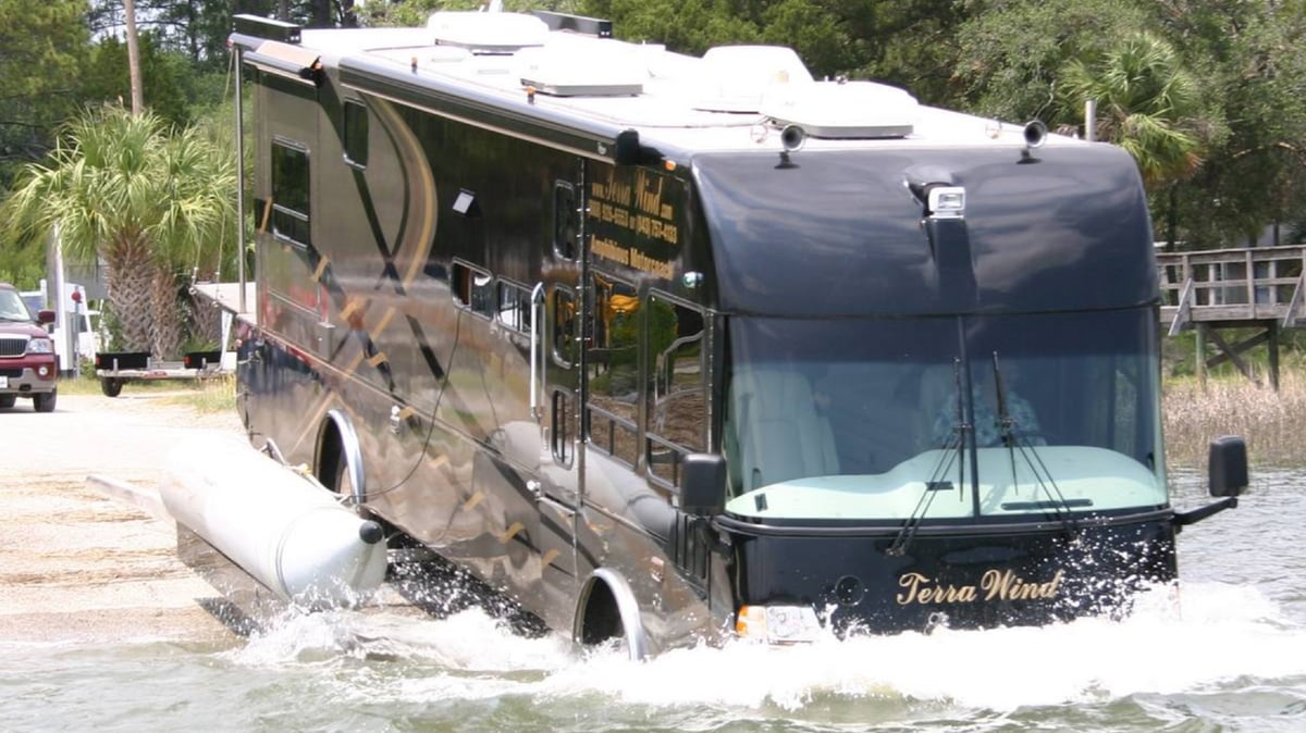 Terra Wind Amphibious Motorhome1