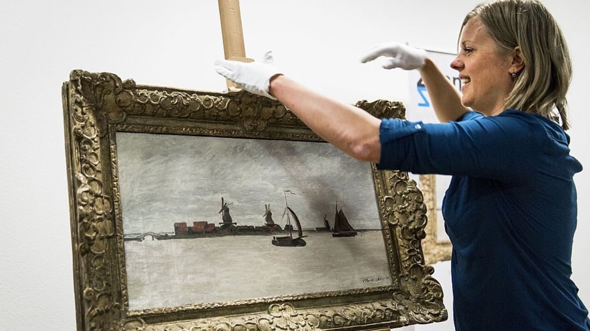 Thieves Drop $1.9 Million Monet Painting In Hilarious Failed Heist