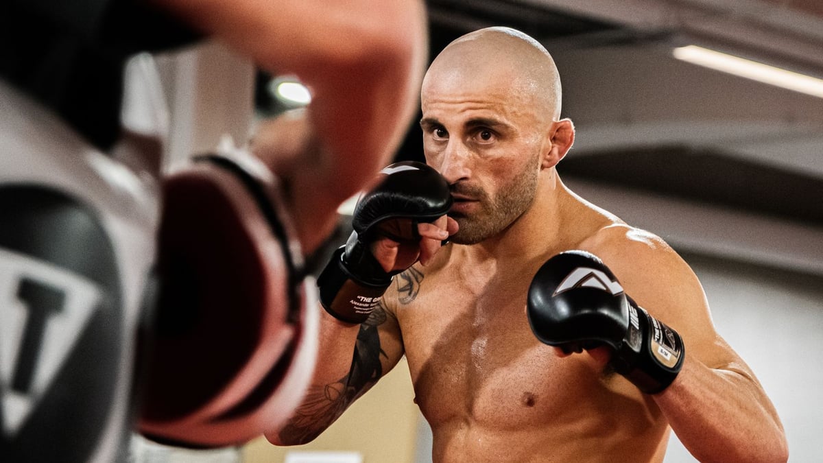 UFC Featherweight Champ Alexander Volkanovski On Big Balls, Fear, & “That” Fight