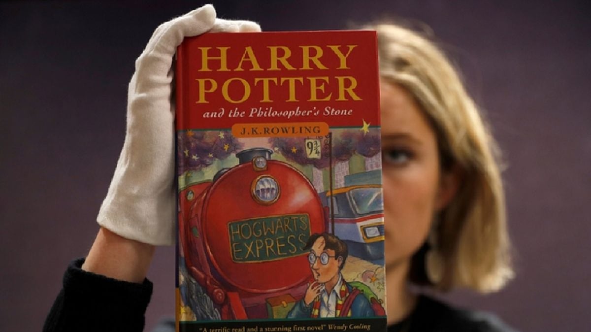 JK Rowling Harry Potter The Philosophers Stone First Edition Hardback
