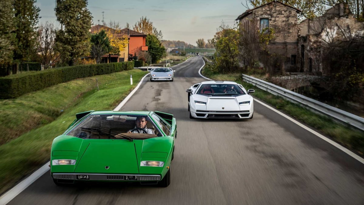 Lamborghini Countach LPI 800 4 Official Road Debut