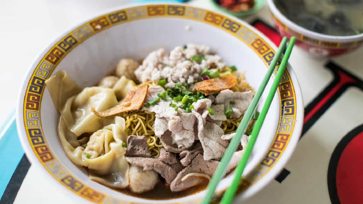 Worlds Cheapest Michelin Starred Meal Singapore Tai Hwa Pork Noodle Hill Street Bak Chor Mee