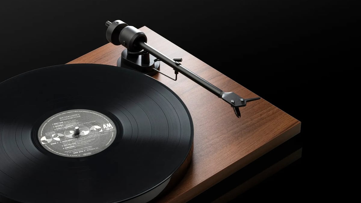 The Pro-Ject E1 Turntable Serves Up Crystal Clear Sound Without Deleting Your Wallet