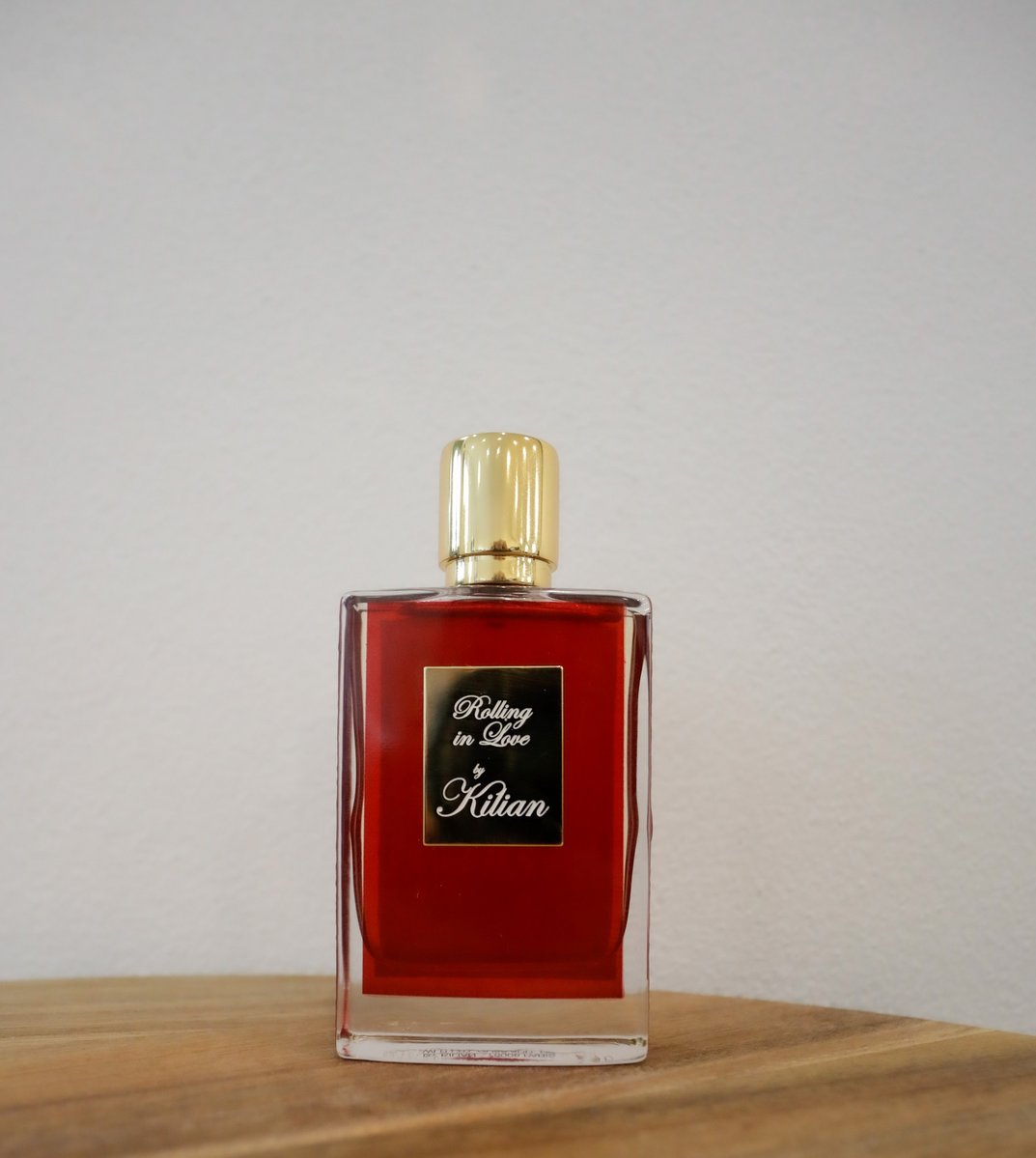 Kilian Rolling In Love is an Amber Floral fragrance for both men and women