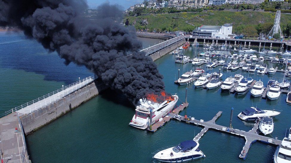 superyacht fire torquay - rendezvous princess y85