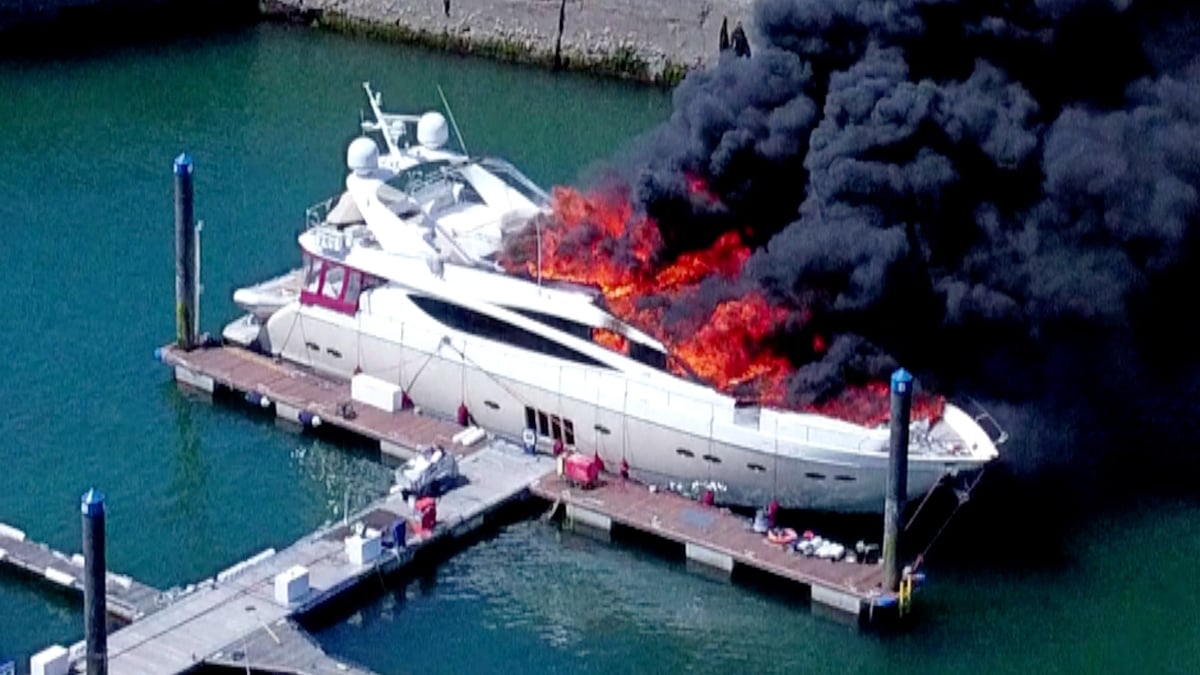 superyacht fire torquay - rendezvous princess y85