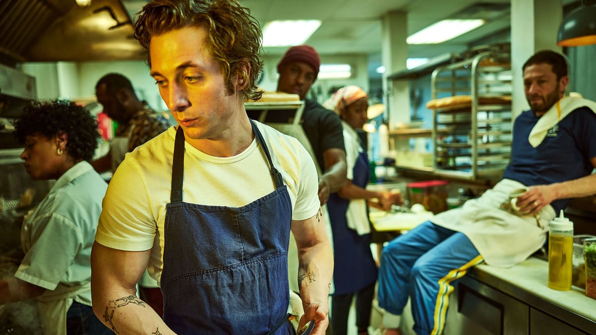 Jeremy Allen White Takes Home A 2023 Golden Globe For ‘The Bear’