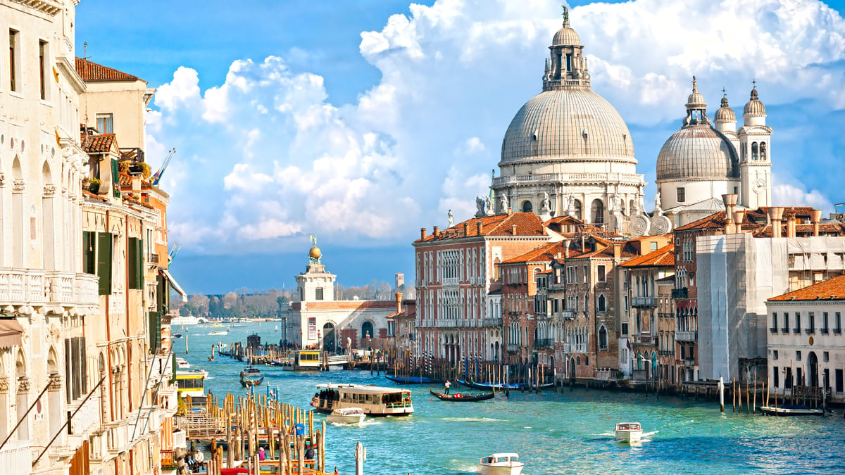 Venice Will Charge Tourists An Entry Fee & Require A Reservation From 2023