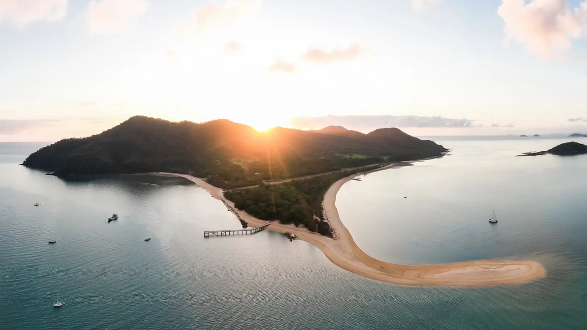 dunk island mike cannon brookes