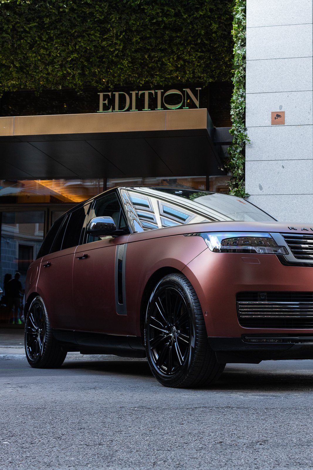 Range Rover Outside The Madrid Edition