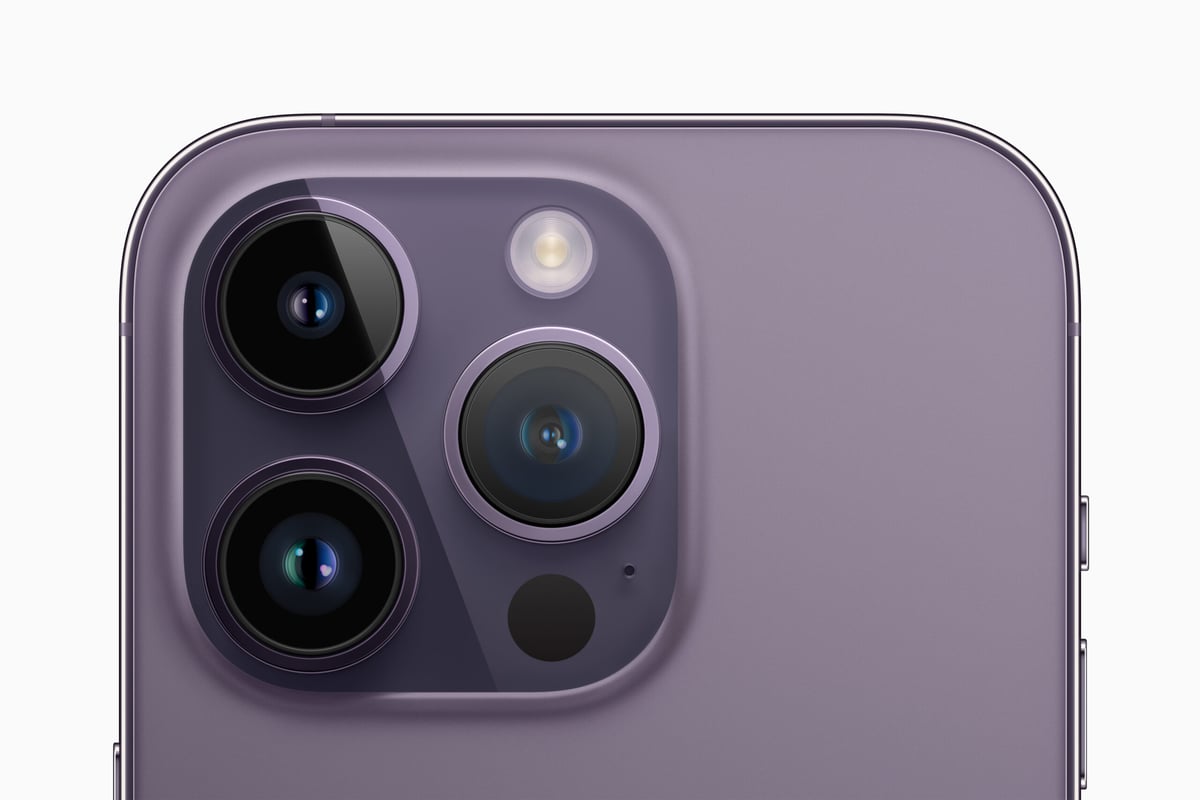 iPhone 14 purple