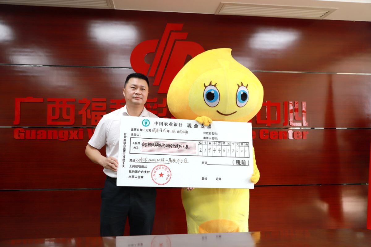 China Lottery Winner Keeps $47 Million Prize A Secret From Wife & Child 