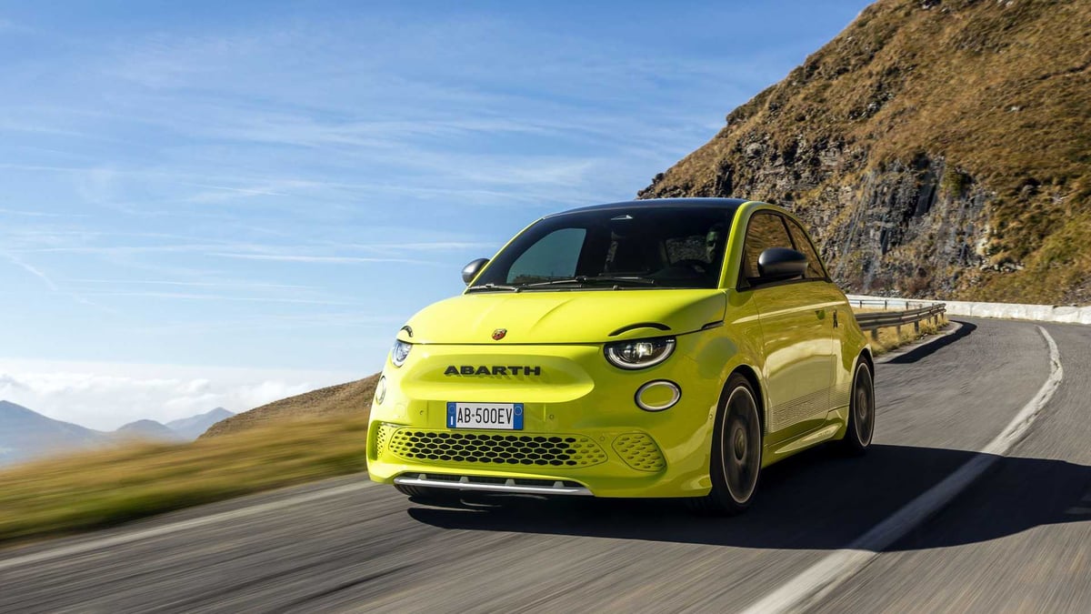 The Debut Electric 2023 Abarth 500e Is A Seriously Hot Hatch