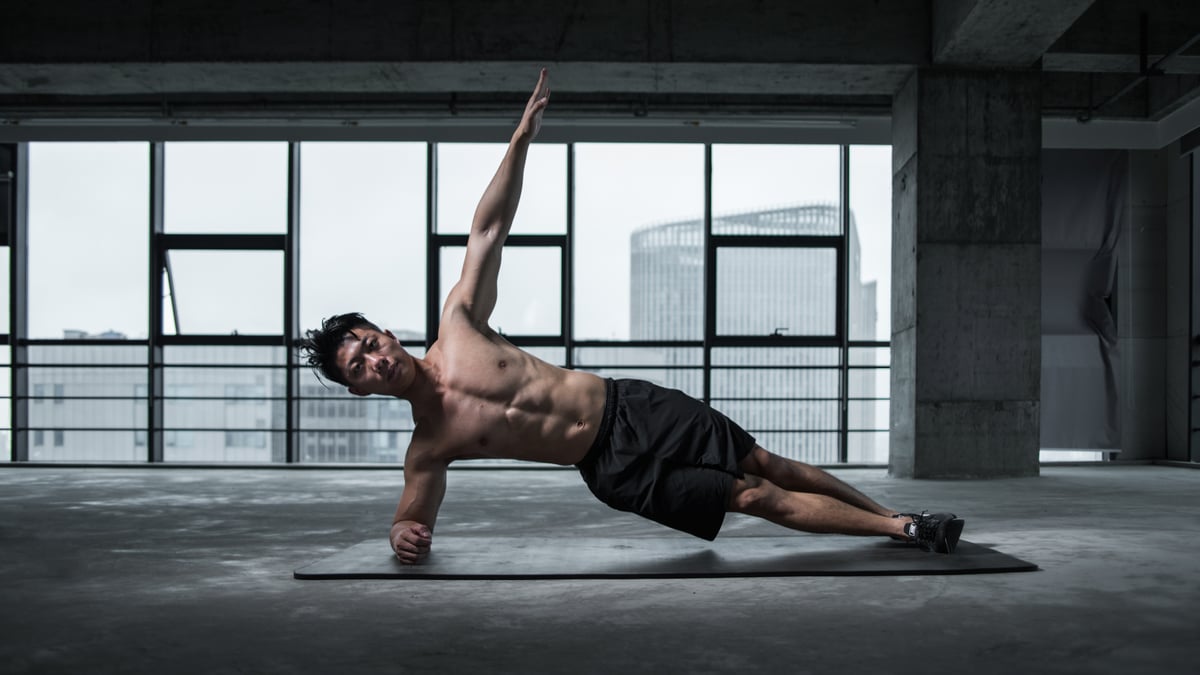 The 16 Best Oblique Exercises & Workouts For Men