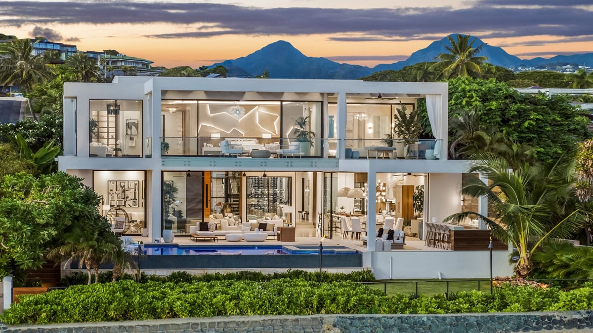 This $40 Million Honolulu Mega-Mansion Has 22 Metres Of Private Beachfront