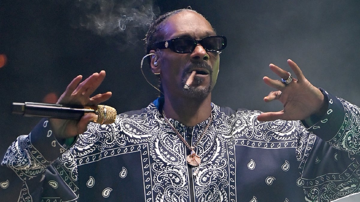 Snoop Dogg & Ryan Reynolds Are In A $1.5 Billion Bidding War For