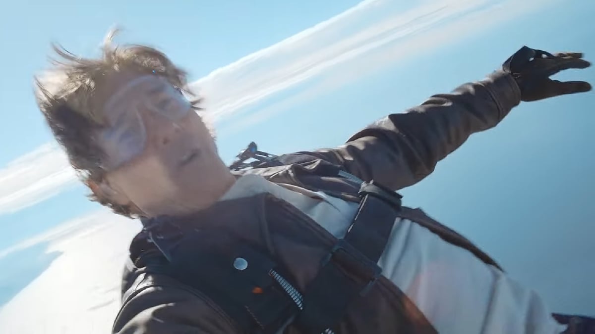WATCH: Tom Cruise Thank Fans During Daredevil Plane Jump