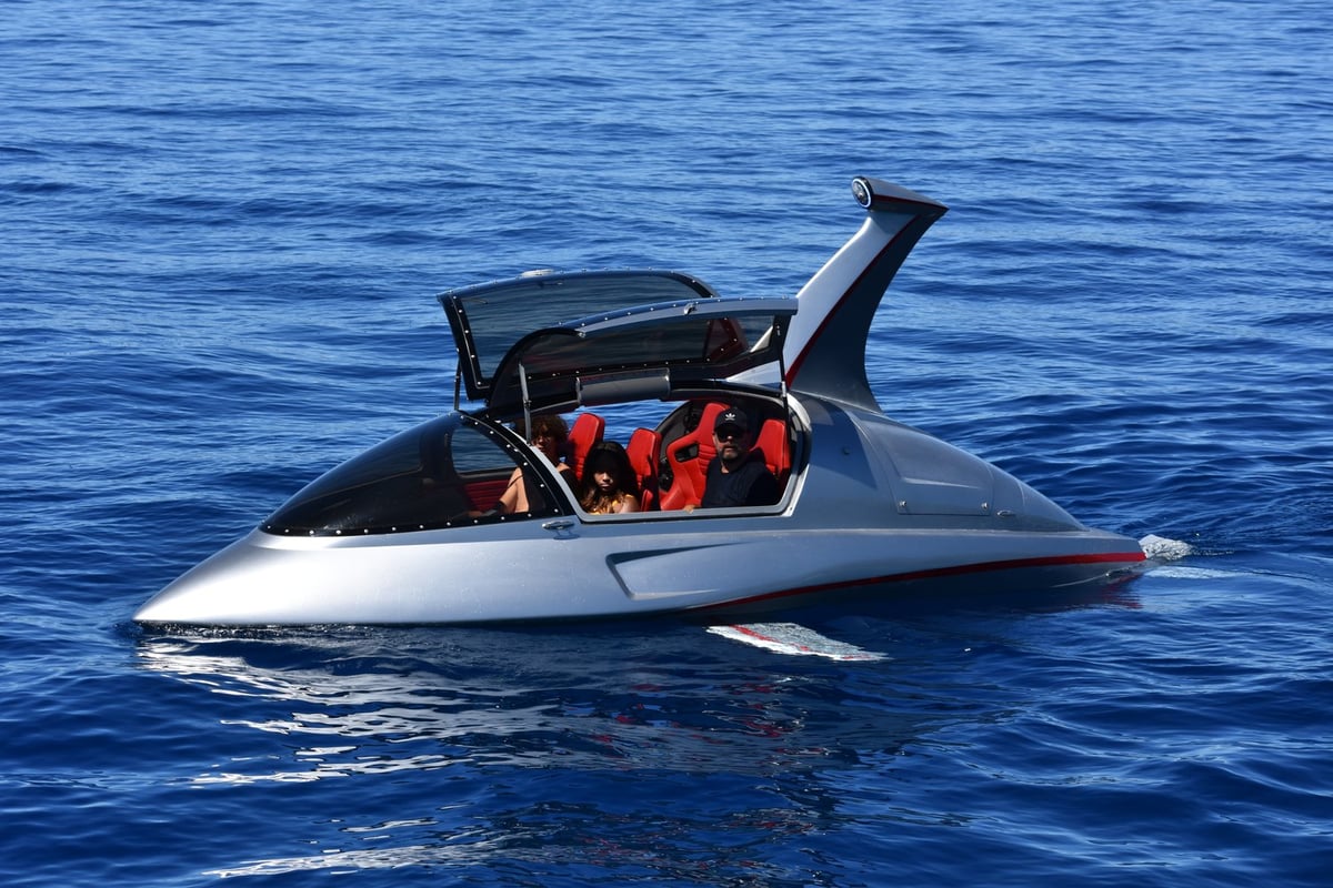 Jet Shark's Prototype is a Speedboat that Can Submerge Underwater, in  Promising Speeds