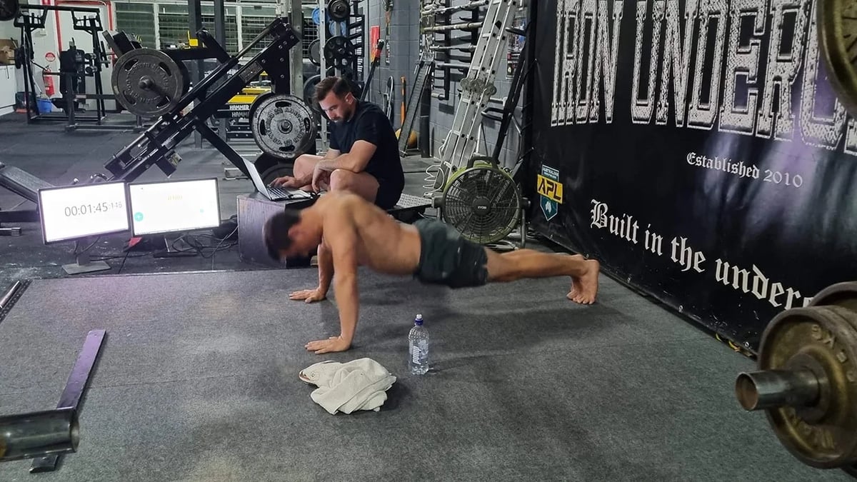 This Aussie Dad Just Broke The Push-Up World Record