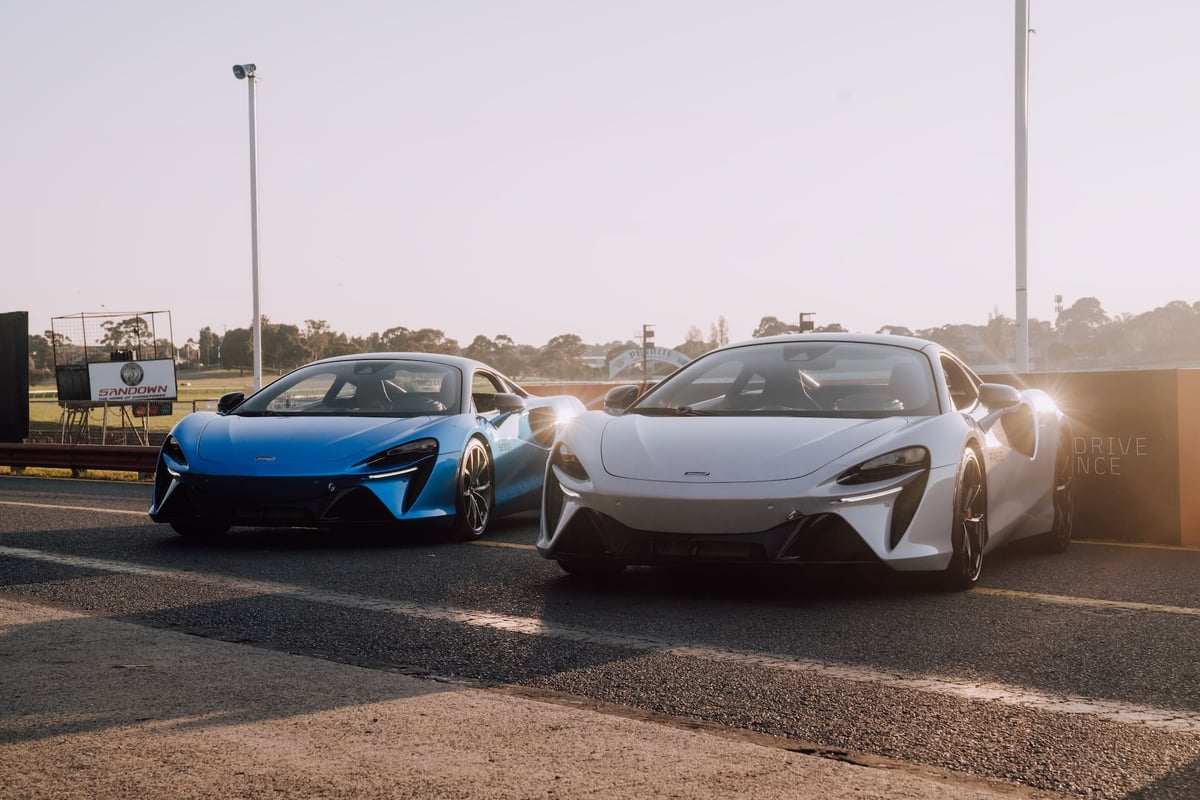 McLaren Artura in Ludus Blue and Glacier White