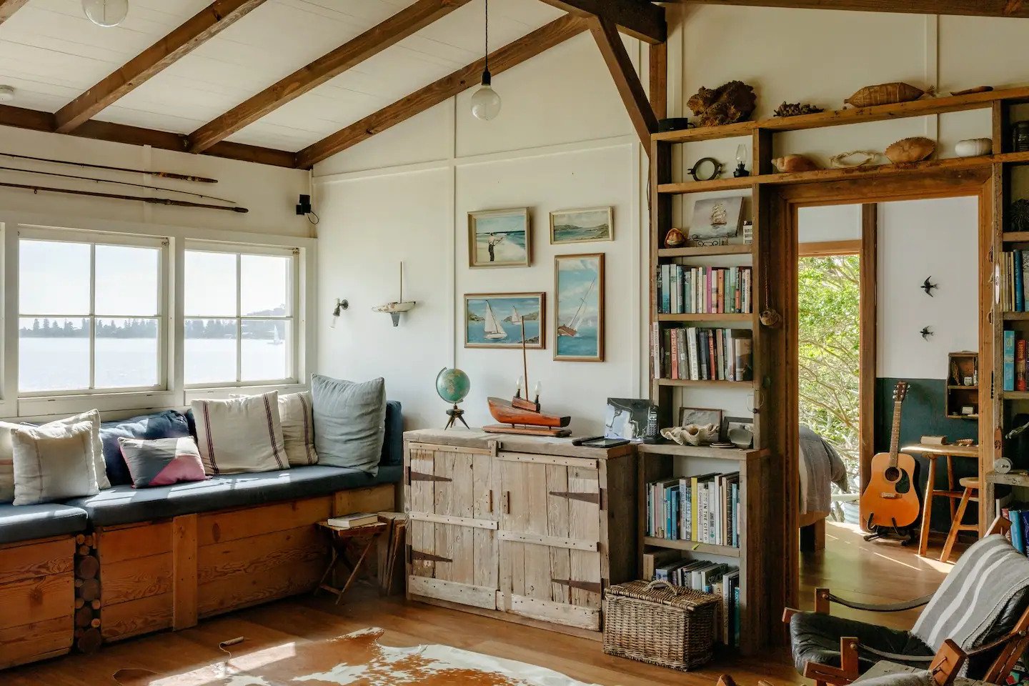 Little Black Shack is one of the best Airbnb cabins near Sydney.
