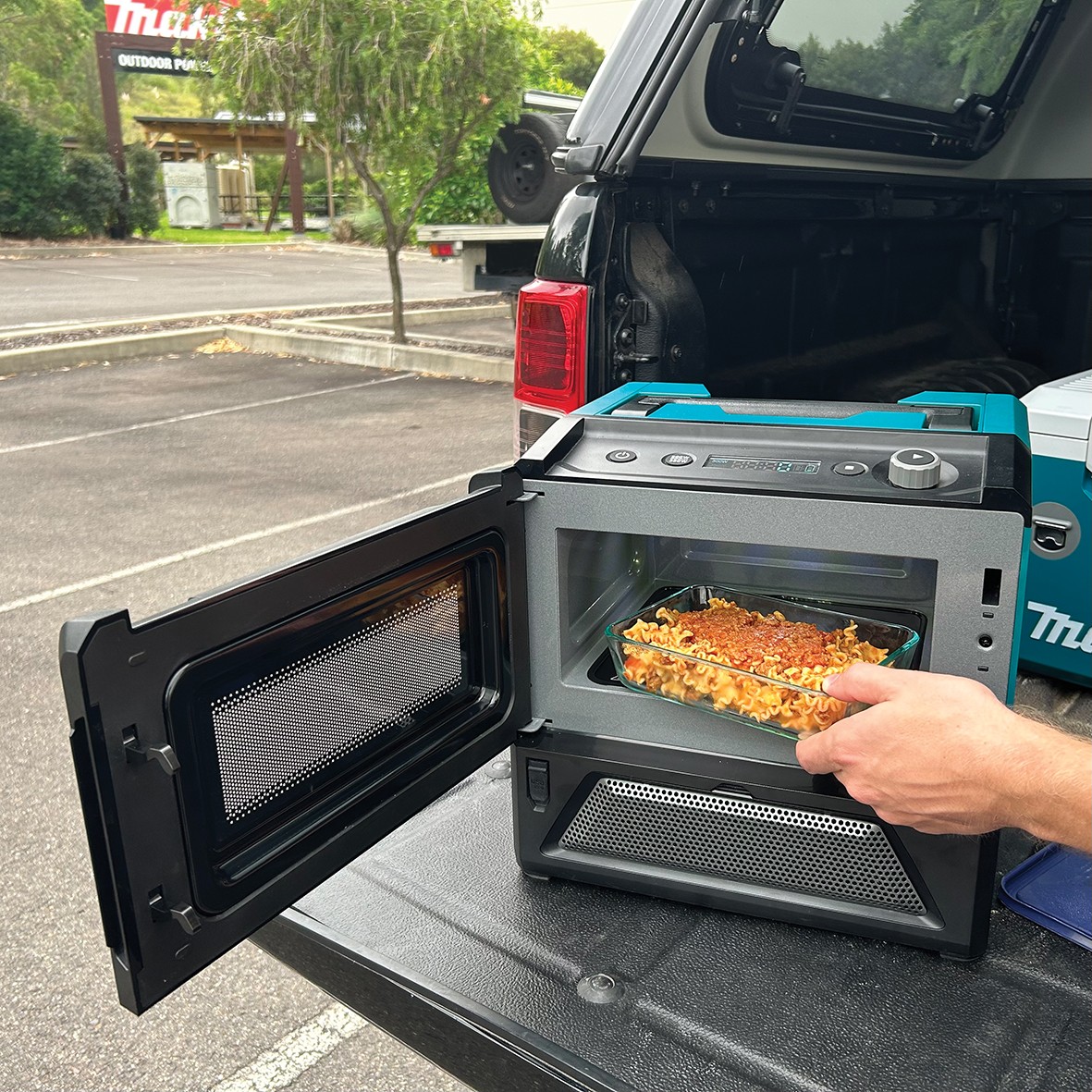 Makita Portable Microwave: The Tradies' New Best Friend