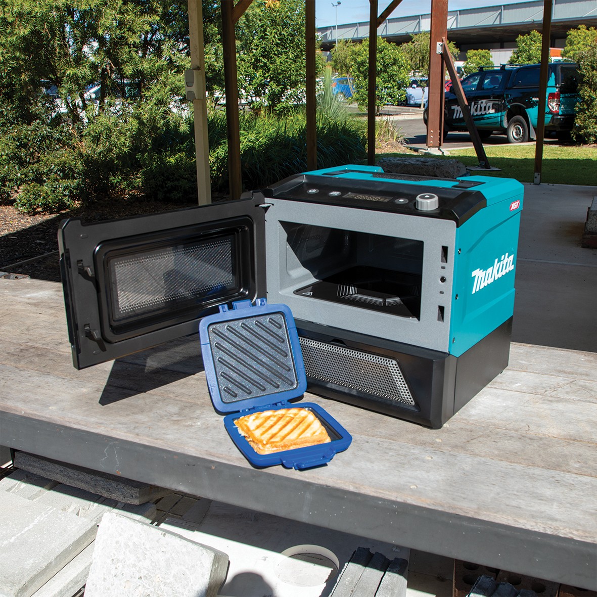 Makita Portable Microwave: The Tradies' New Best Friend