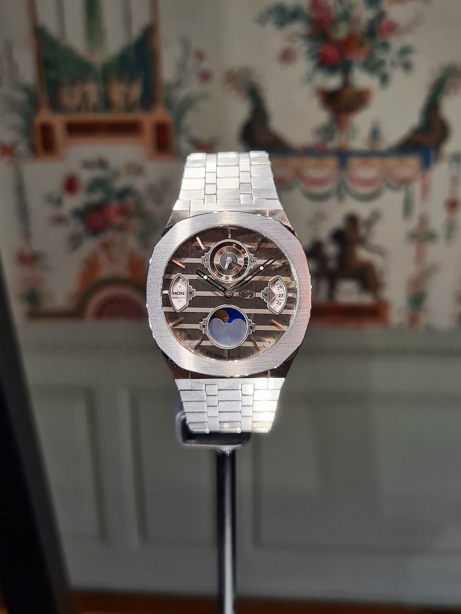 Gucci hotsell watch 1989